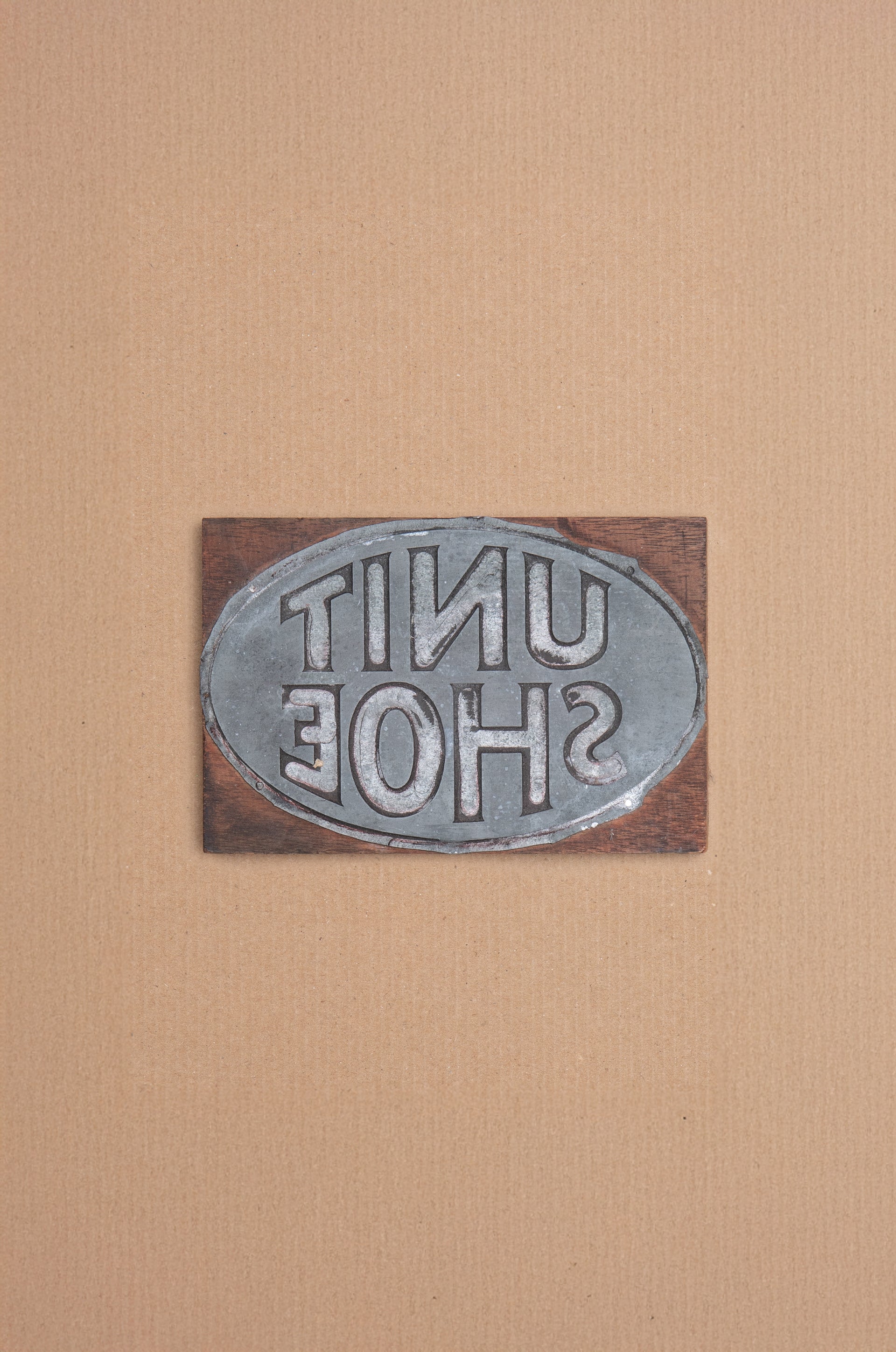 <p><strong>Unit shoe stamp block for box end labels, 1952</strong></p>