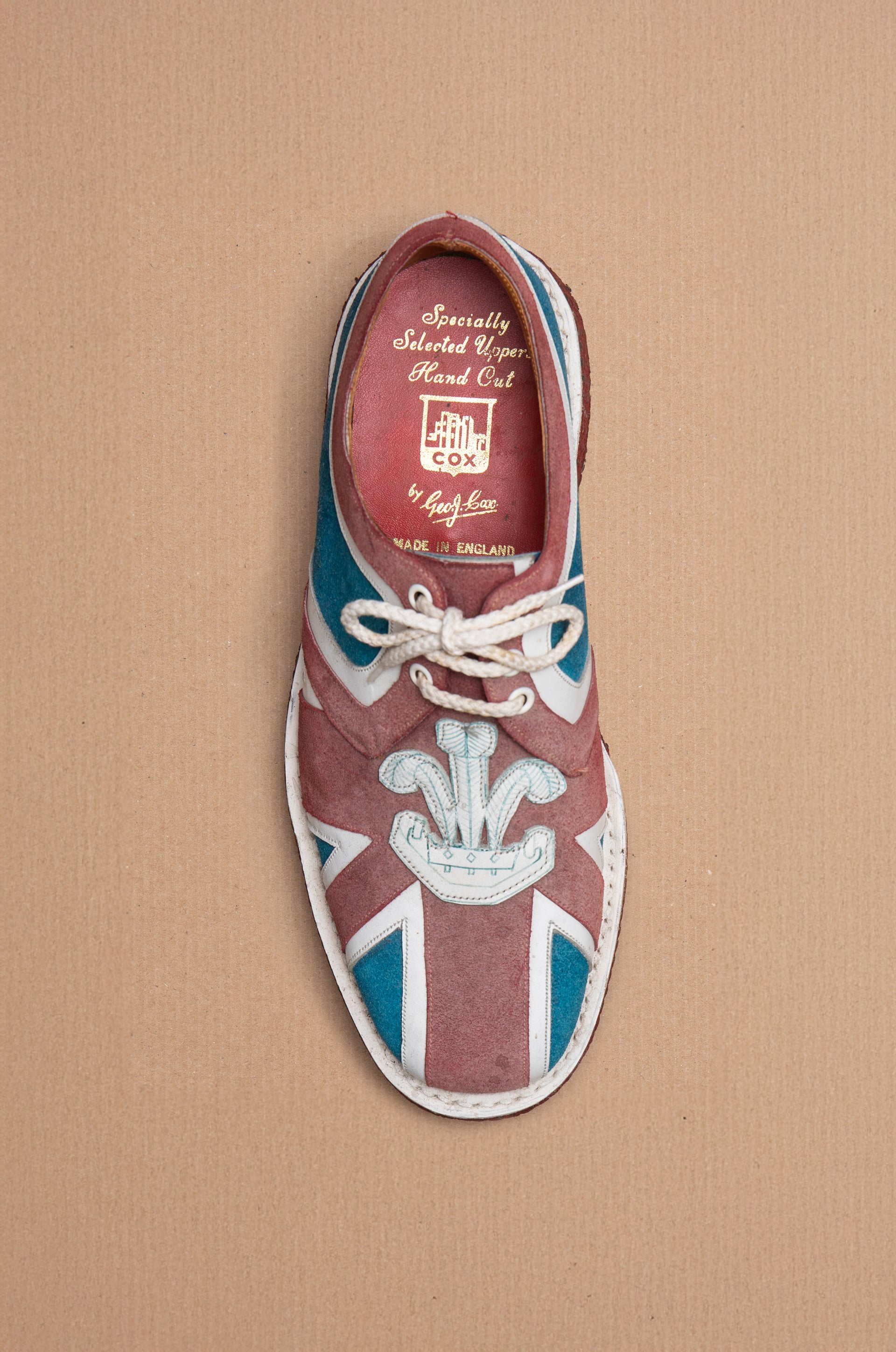 <p><strong>‘Jubilee Rock’ Creeper from the Queen‘s Silver Jubilee, 1977<br/><br/>fleurs-de-lys update to commemorate Charles and Diana’s wedding, 1981</strong></p>